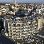 里米尼撒沃伊亚酒店 4*