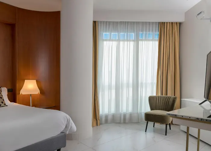 Ξενοδοχείο Savoia 4*