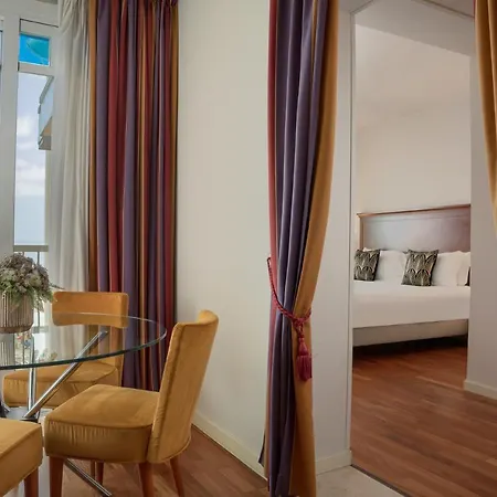 Savoia 4* Римини