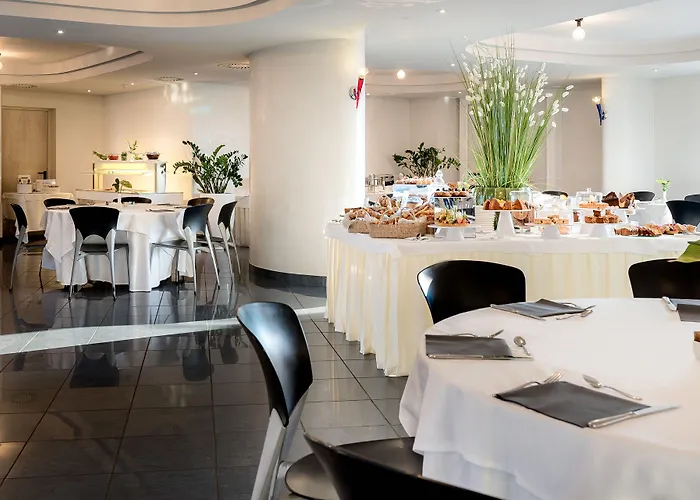 Savoia 4* Римини